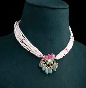 Tara Choker